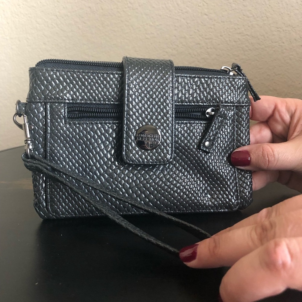 Black wristlet